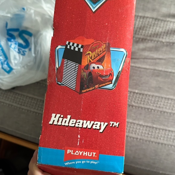 Disney Cars Lightening McQueen hideaway - Picture 4 of 6